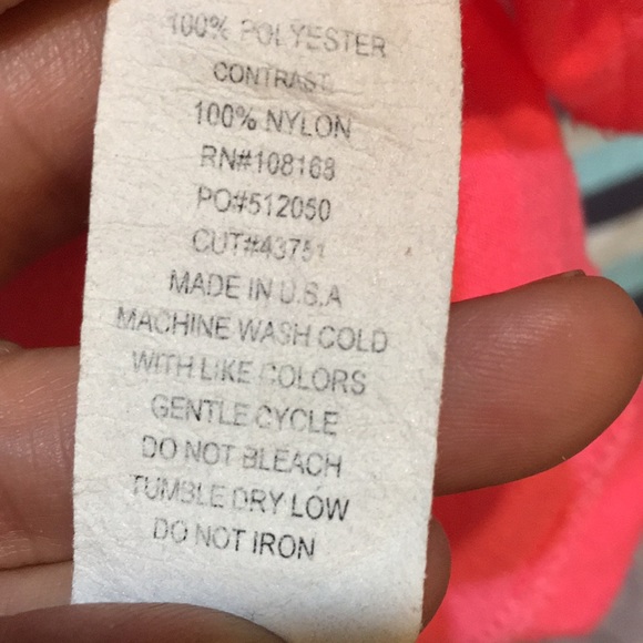 Fun pink shirt w/skulls & cross bones - Picture 5 of 5